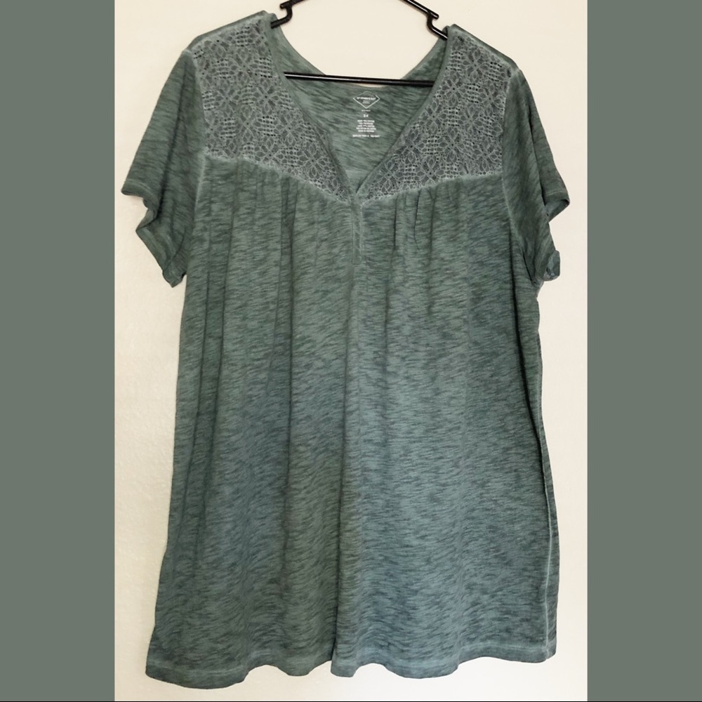St. Johns Bay plus split crew neck top